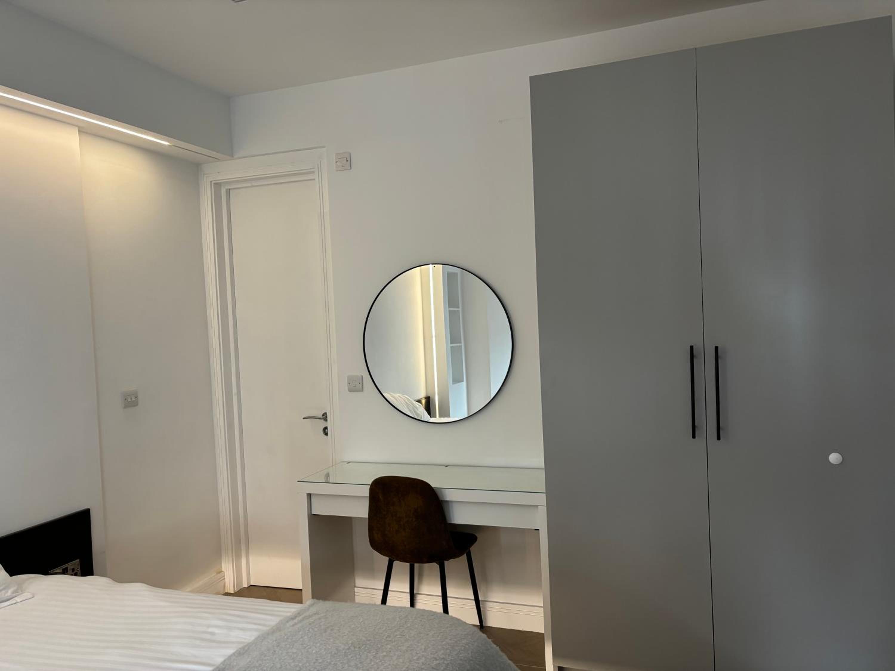 Harrow Vacations - Luxurious London Studios - Property Image 3