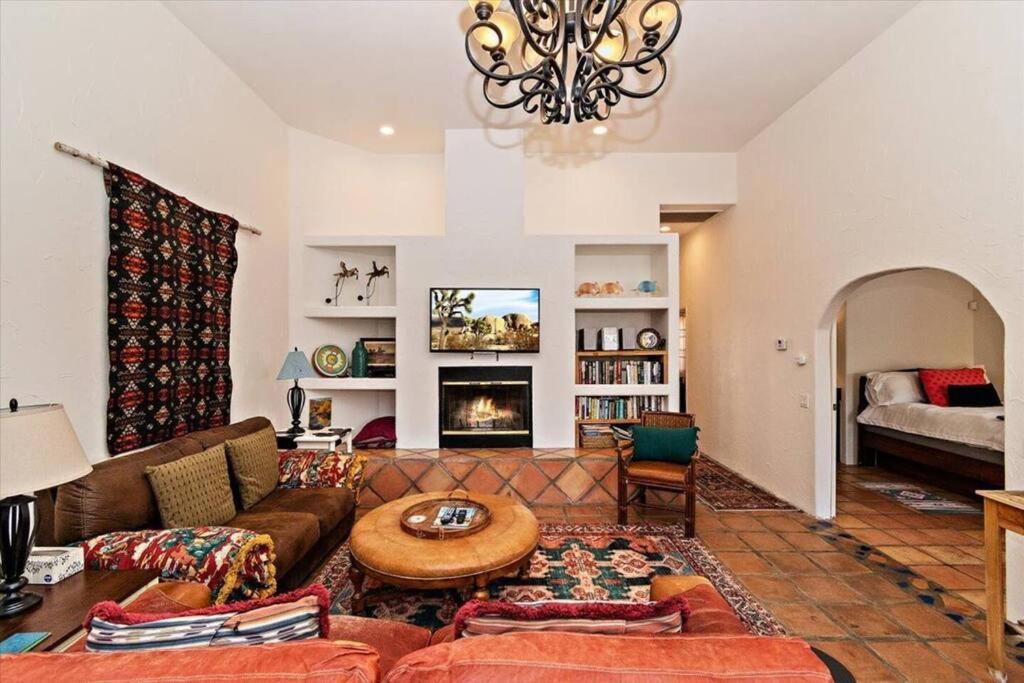 4 Bedroom Santa Fe Beauty w/Pool! view 2