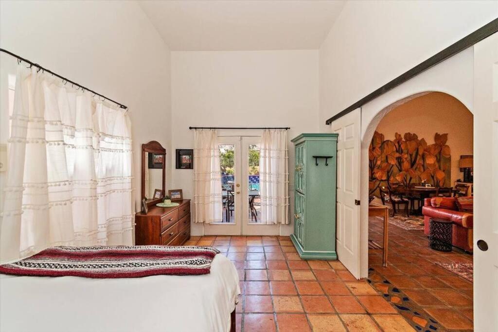 4 Bedroom Santa Fe Beauty w/Pool! view 5