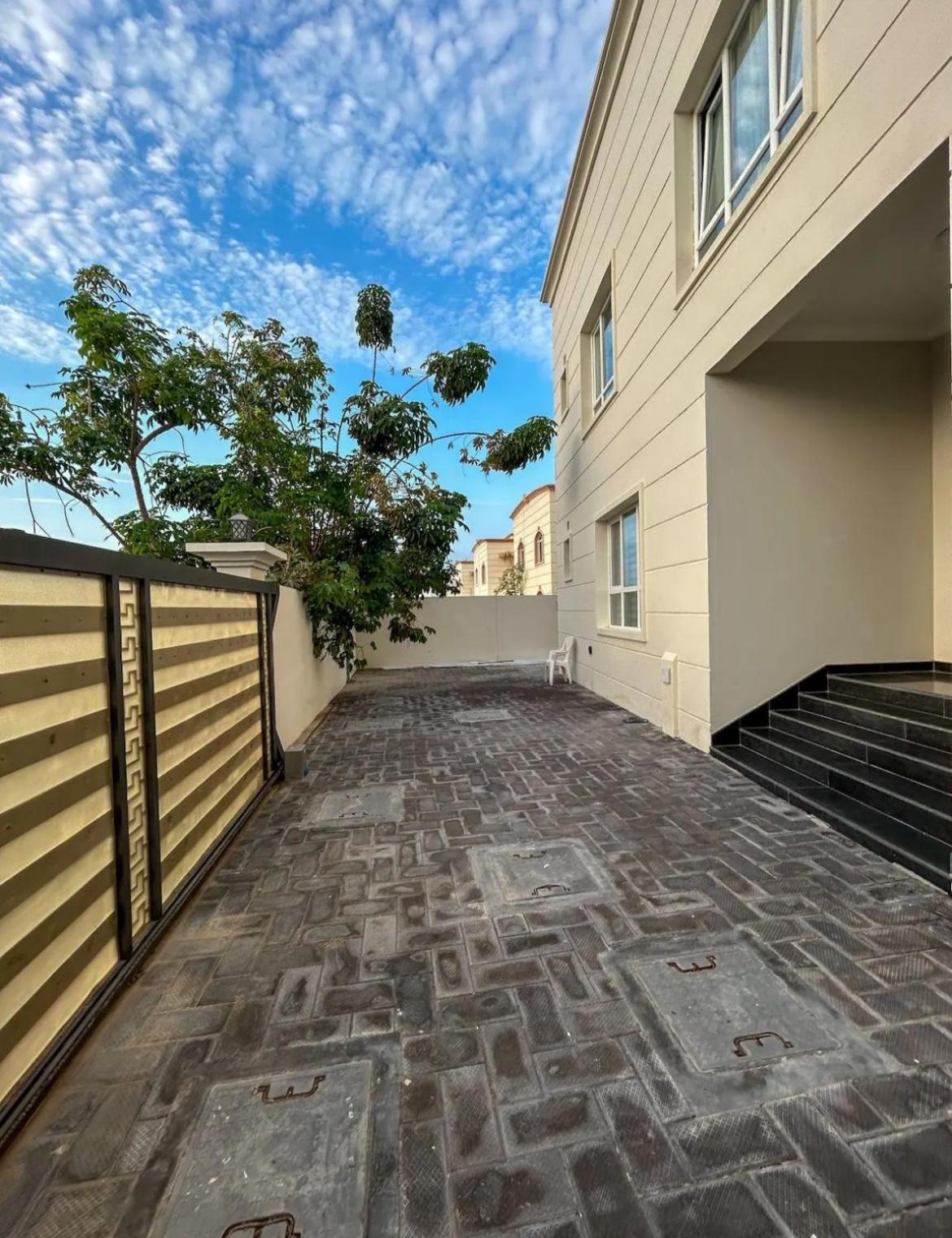 VILLA seeb 2 MIN walk to the beach view 2