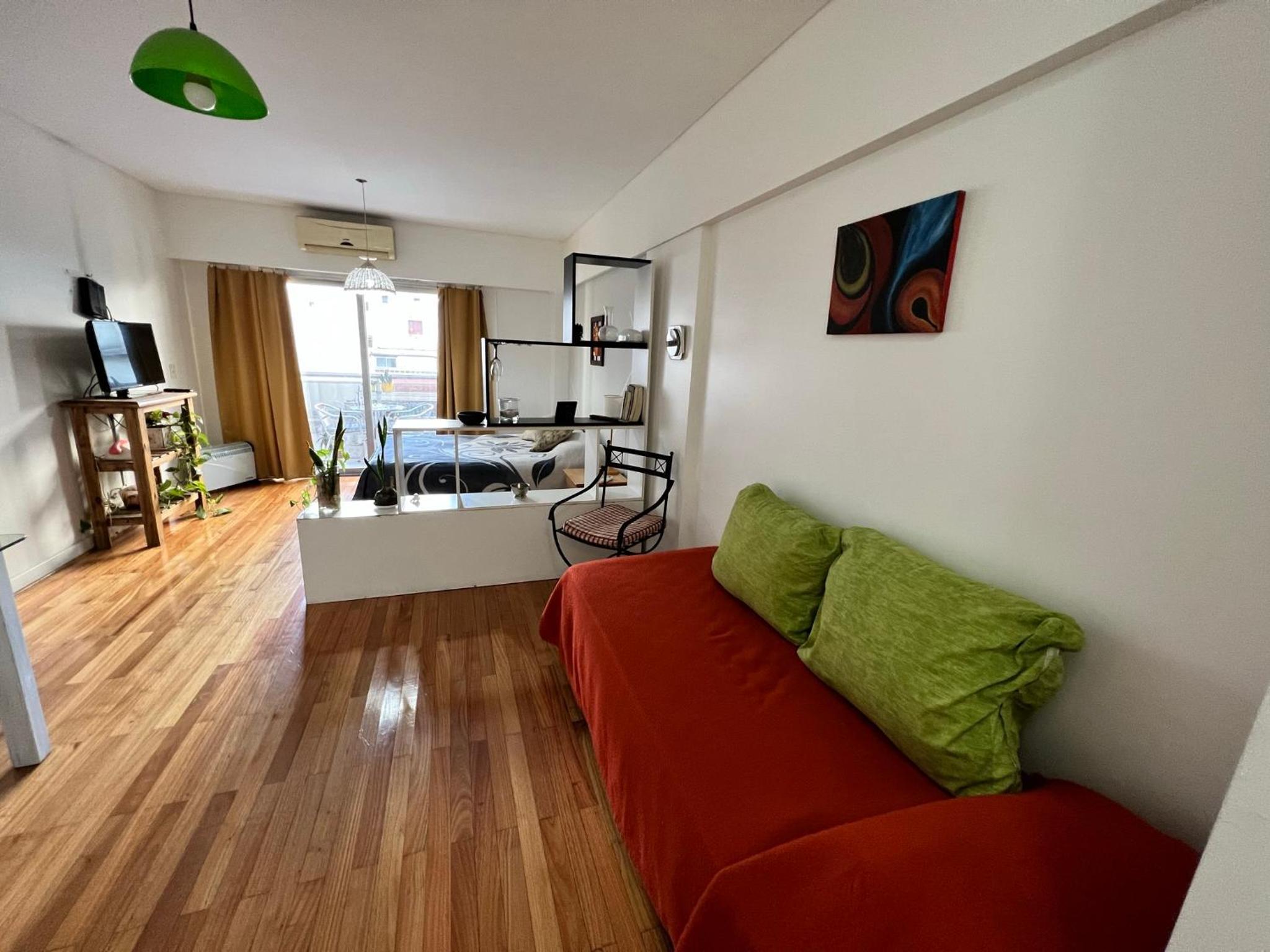Departamento en Viamonte con balcón, cerca de Av Córdoba y Corrientes