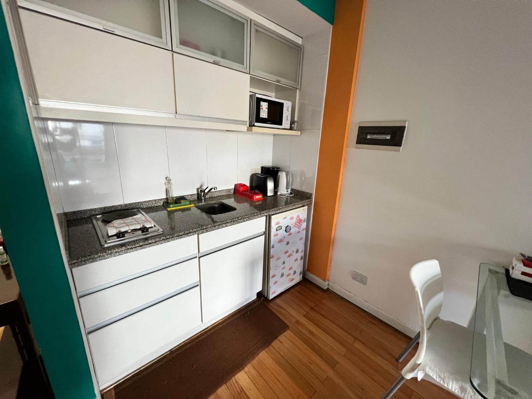 Departamento en Viamonte con balcón, cerca de Av Córdoba y Corrientes