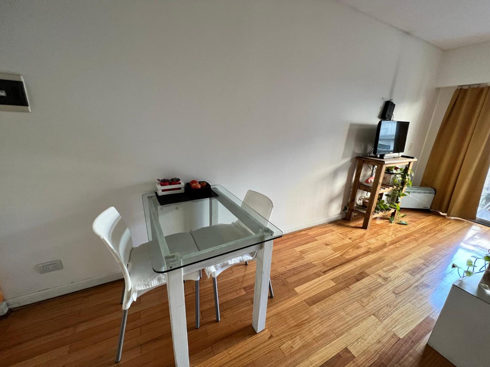 Departamento en Viamonte con balcón, cerca de Av Córdoba y Corrientes