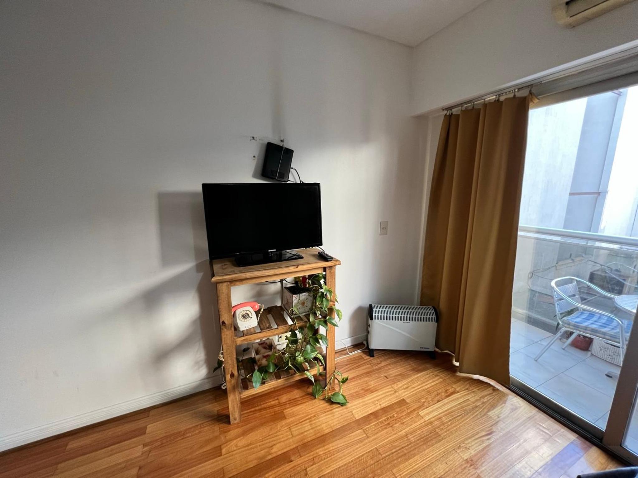 Departamento en Viamonte con balcón, cerca de Av Córdoba y Corrientes