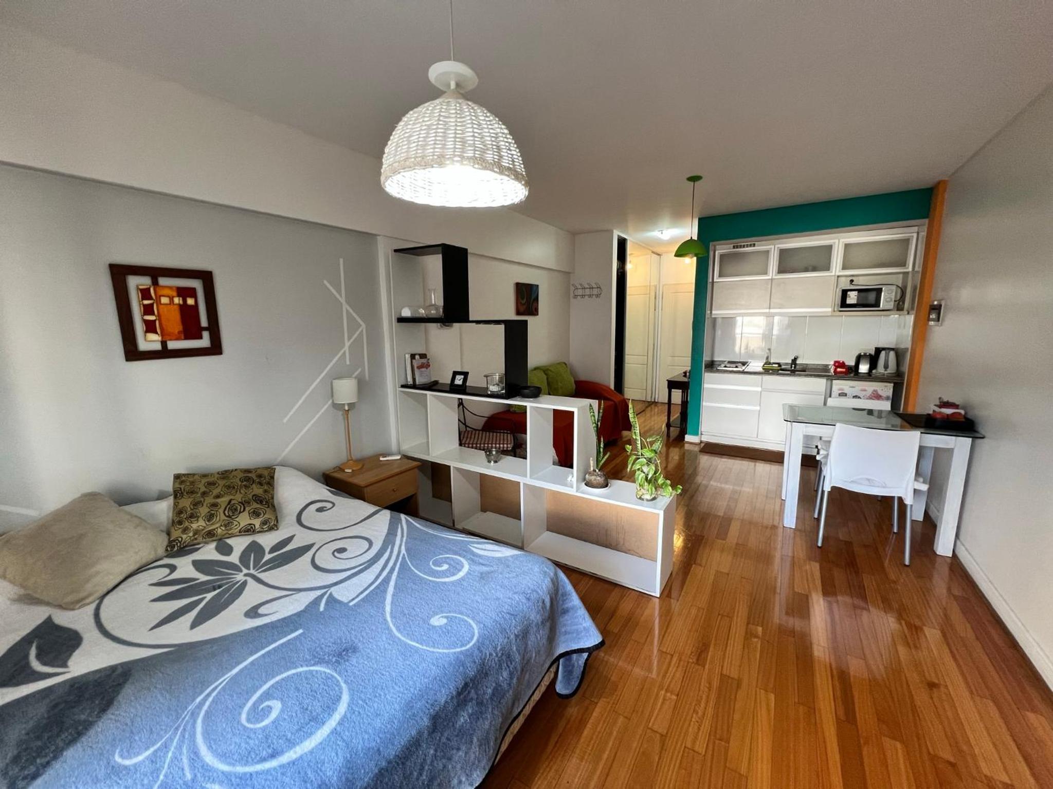 Departamento en Viamonte con balcón, cerca de Av Córdoba y Corrientes