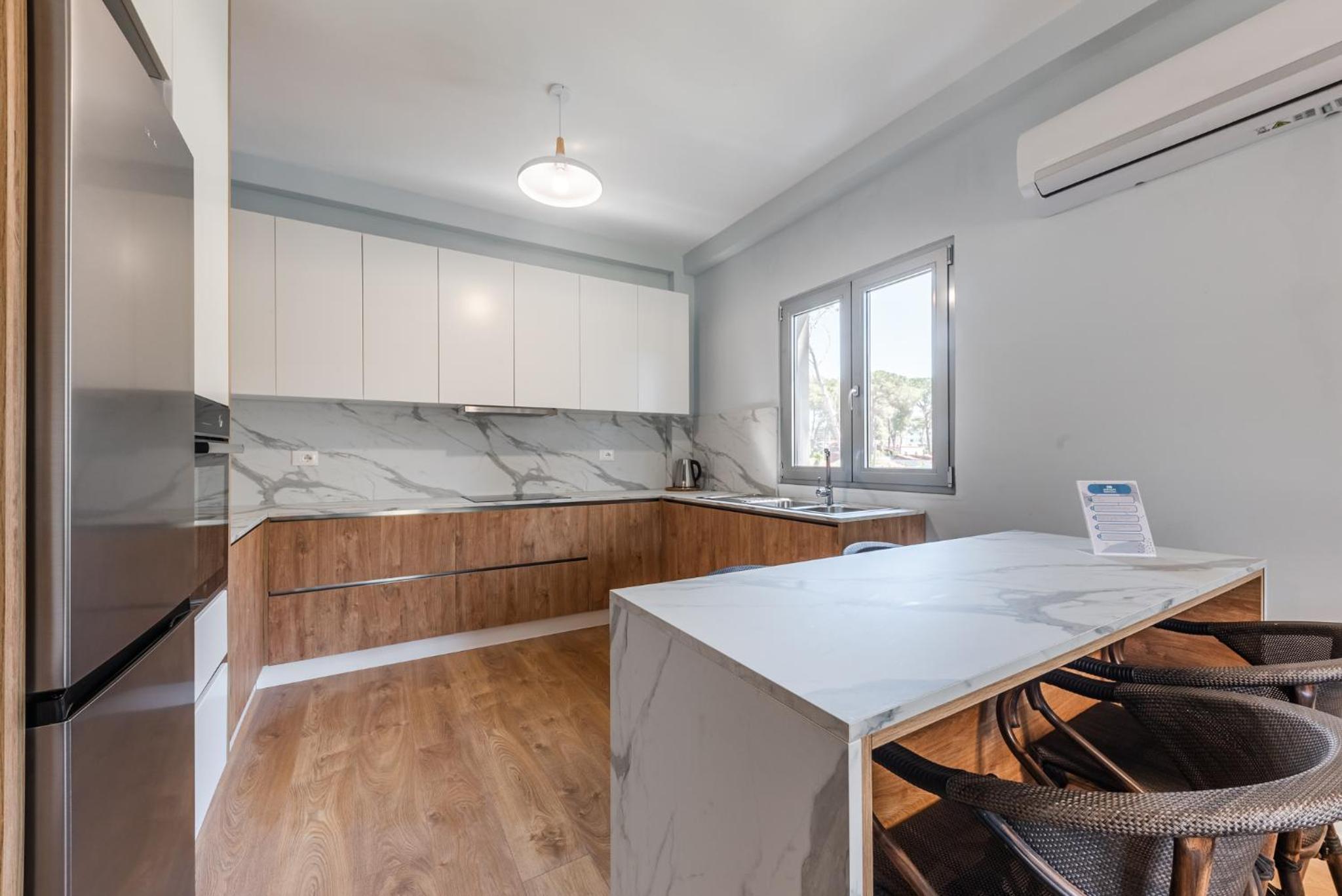Beni's Villa Apartments by PS