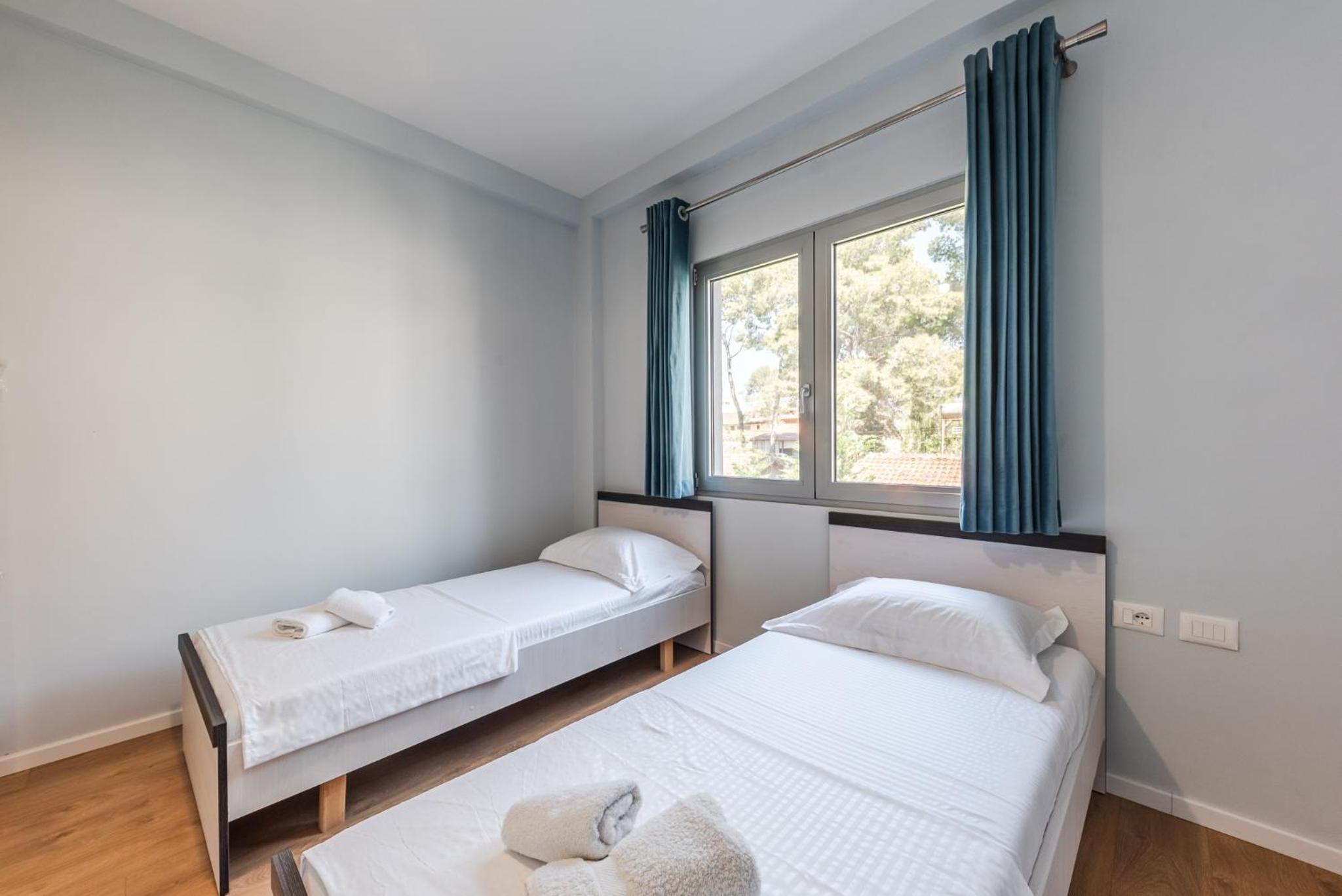 Beni's Villa Apartments by PS