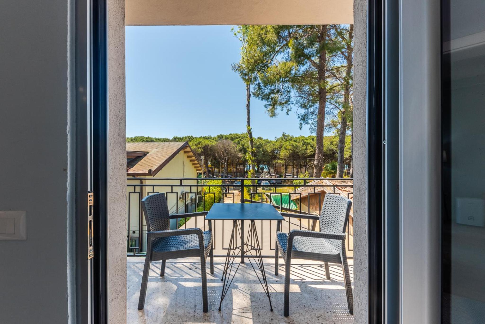 Beni's Villa Apartments by PS