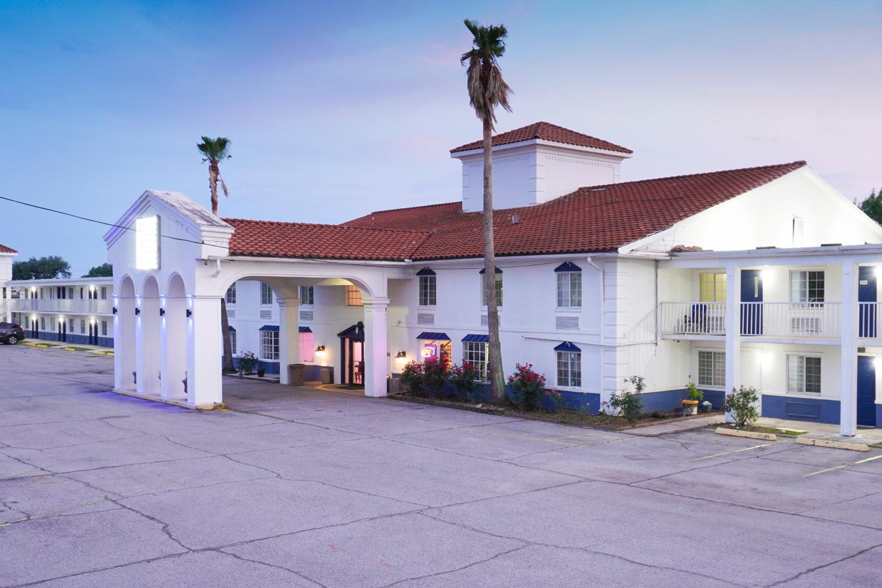 Hotel Boardwalk Suites Lafayette - Image 1