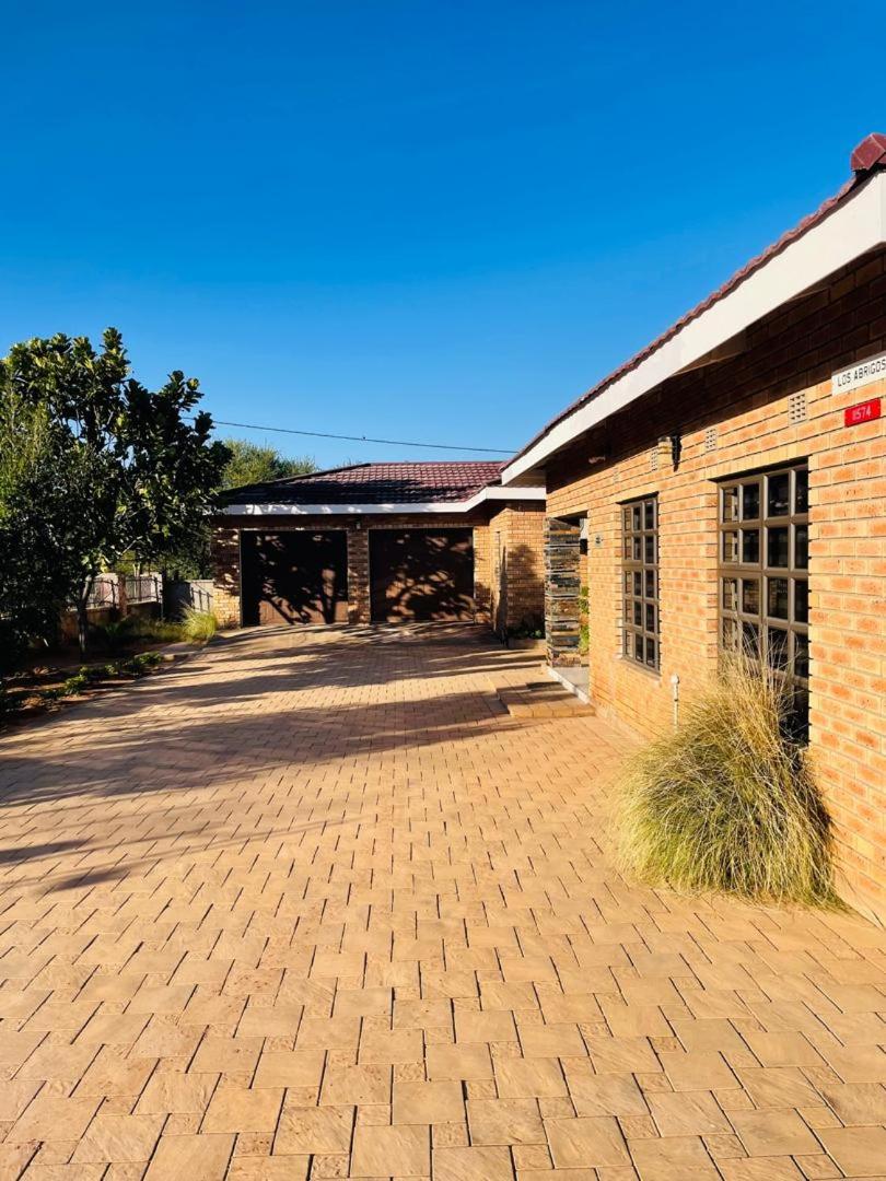 Rest and Work at Los Abrigos Villa in Molepolole