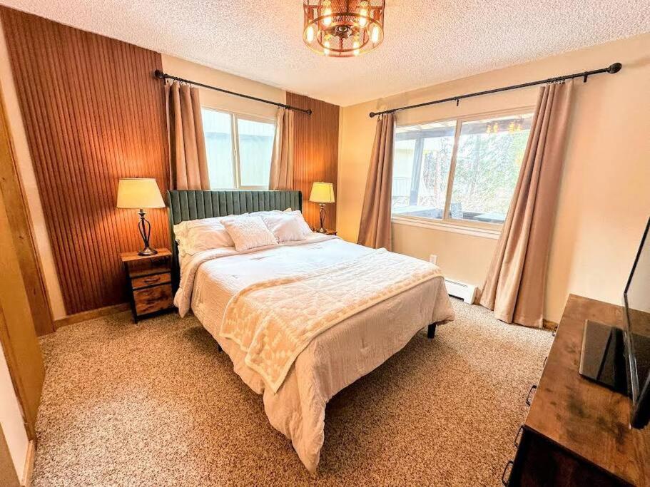 Winter Haus, Winter Park 2 bedrooms corner unit w outdoor patio walking distance to the Center of town