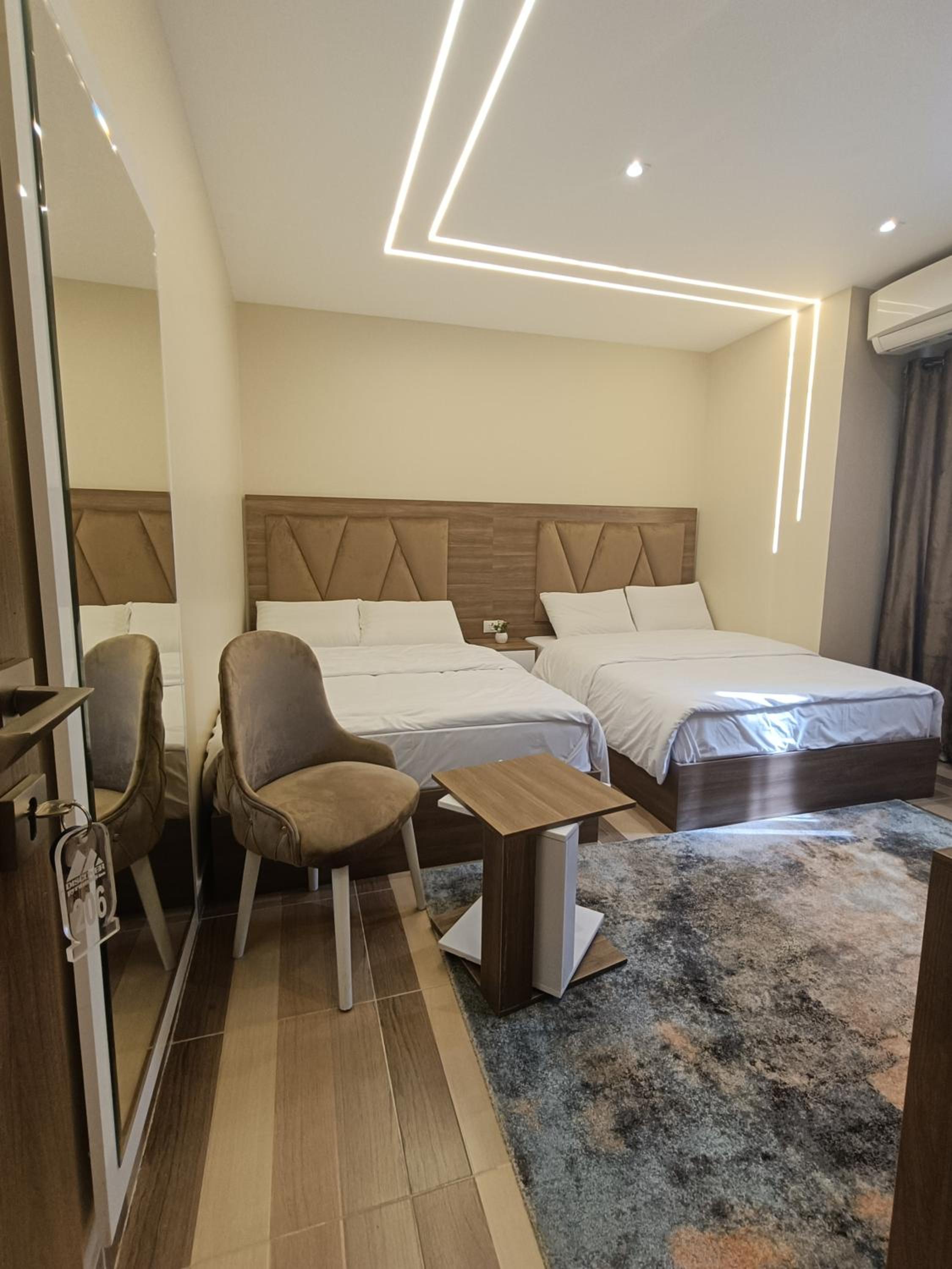 Discover pyramids inn