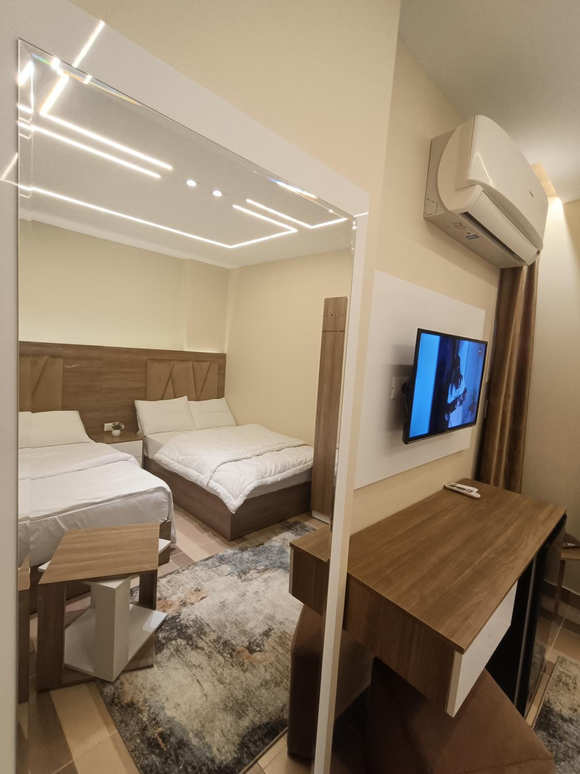 Discover pyramids inn