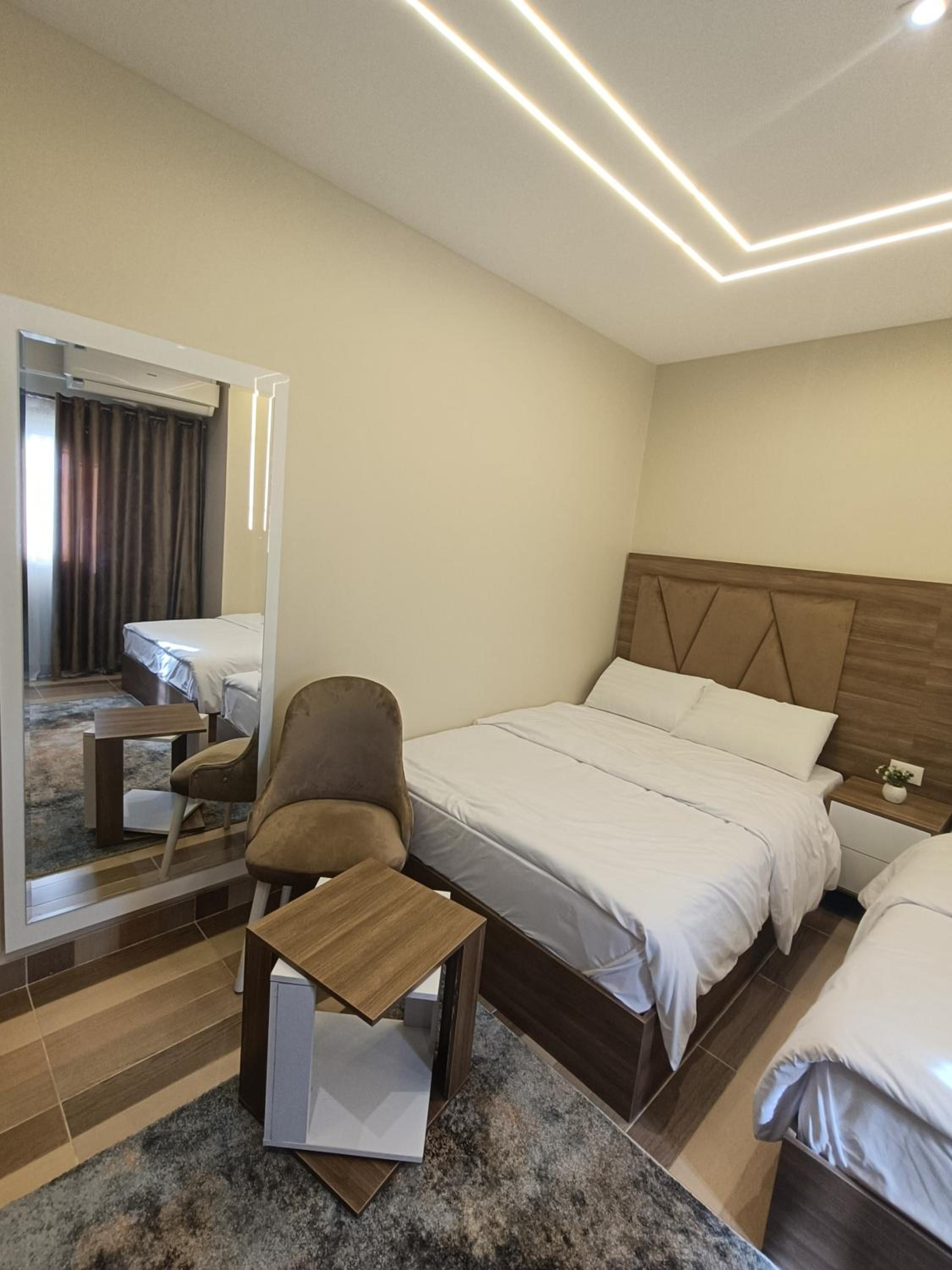 Discover pyramids inn