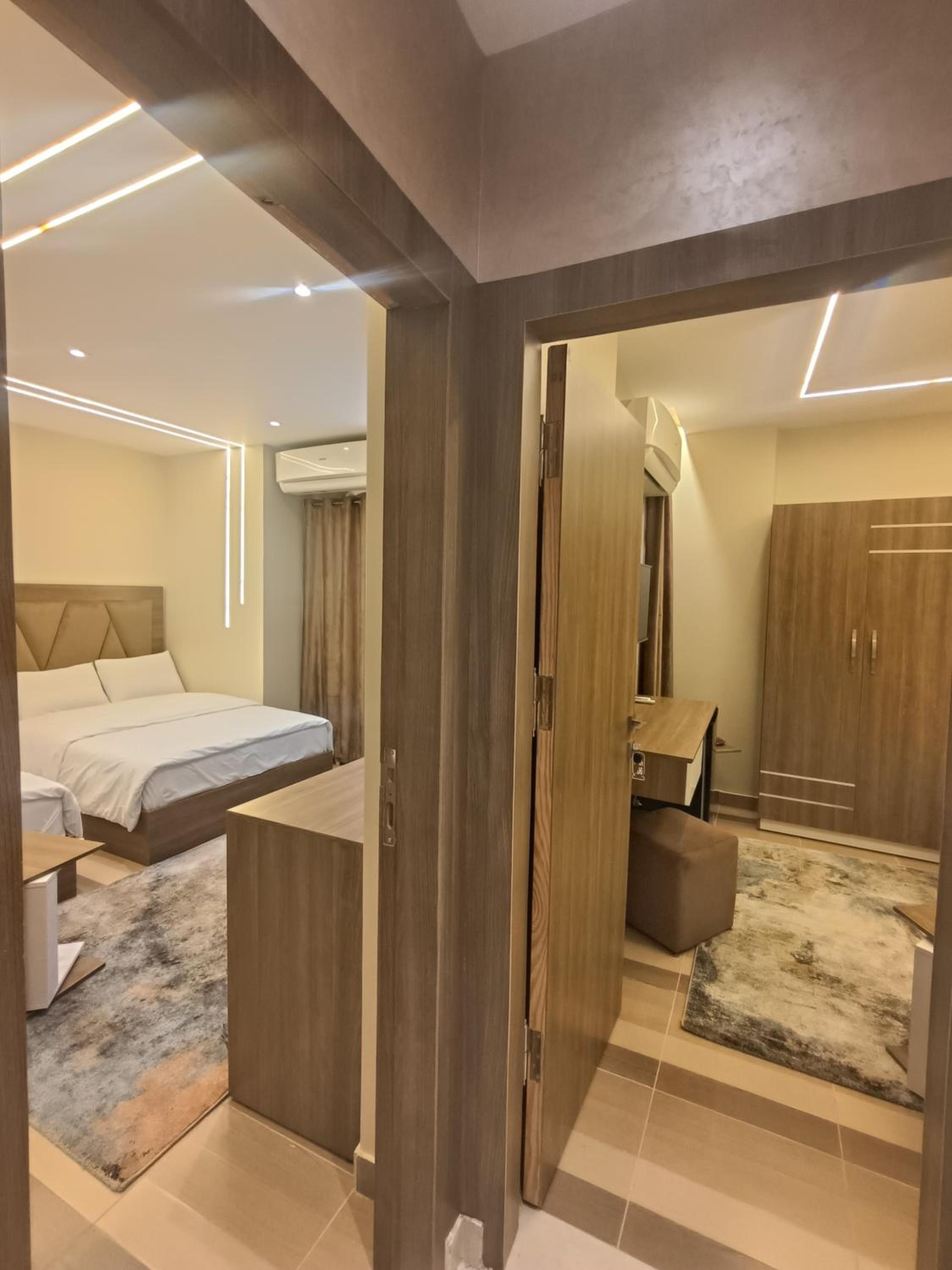 Discover pyramids inn