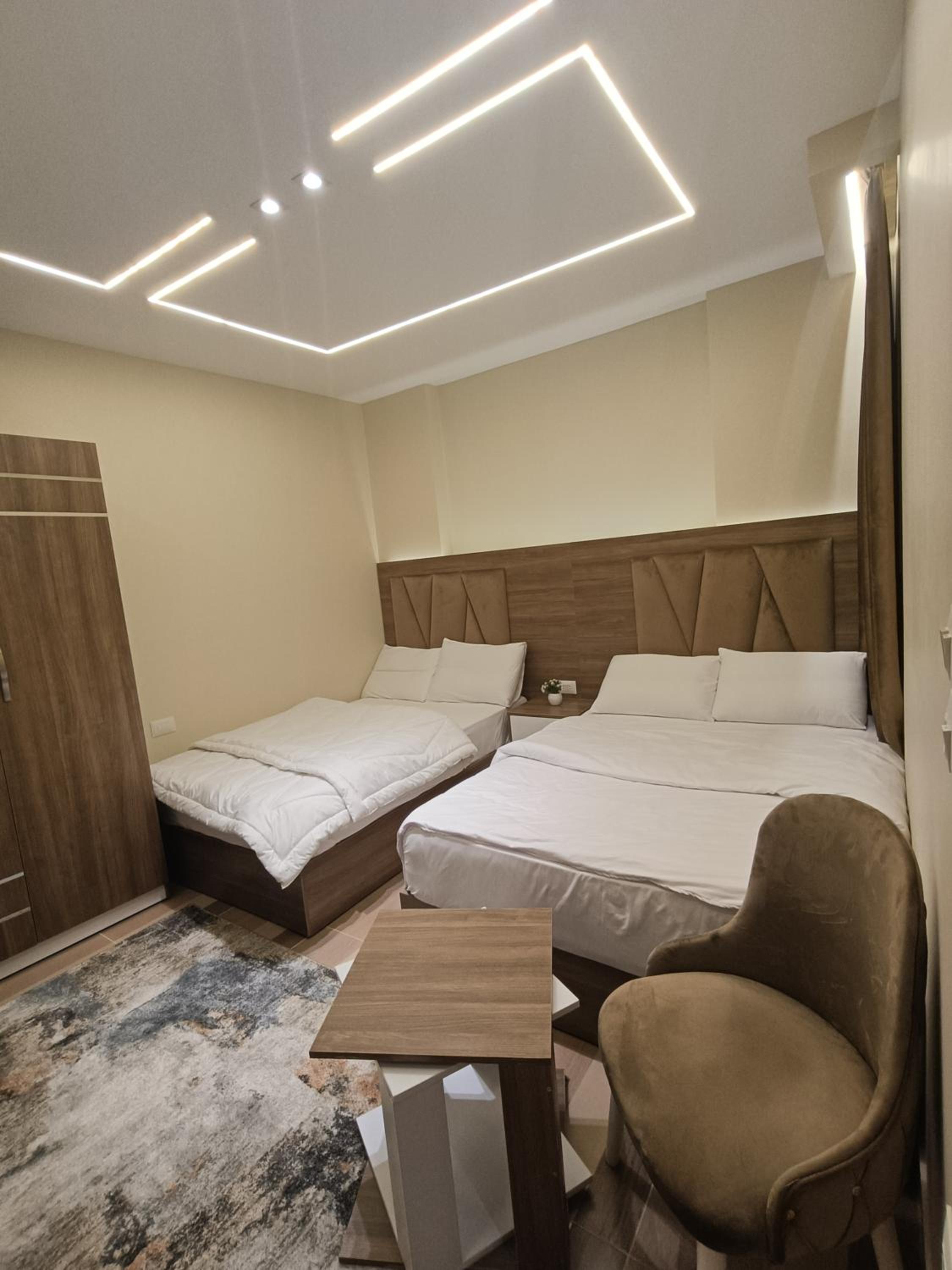 Discover pyramids inn