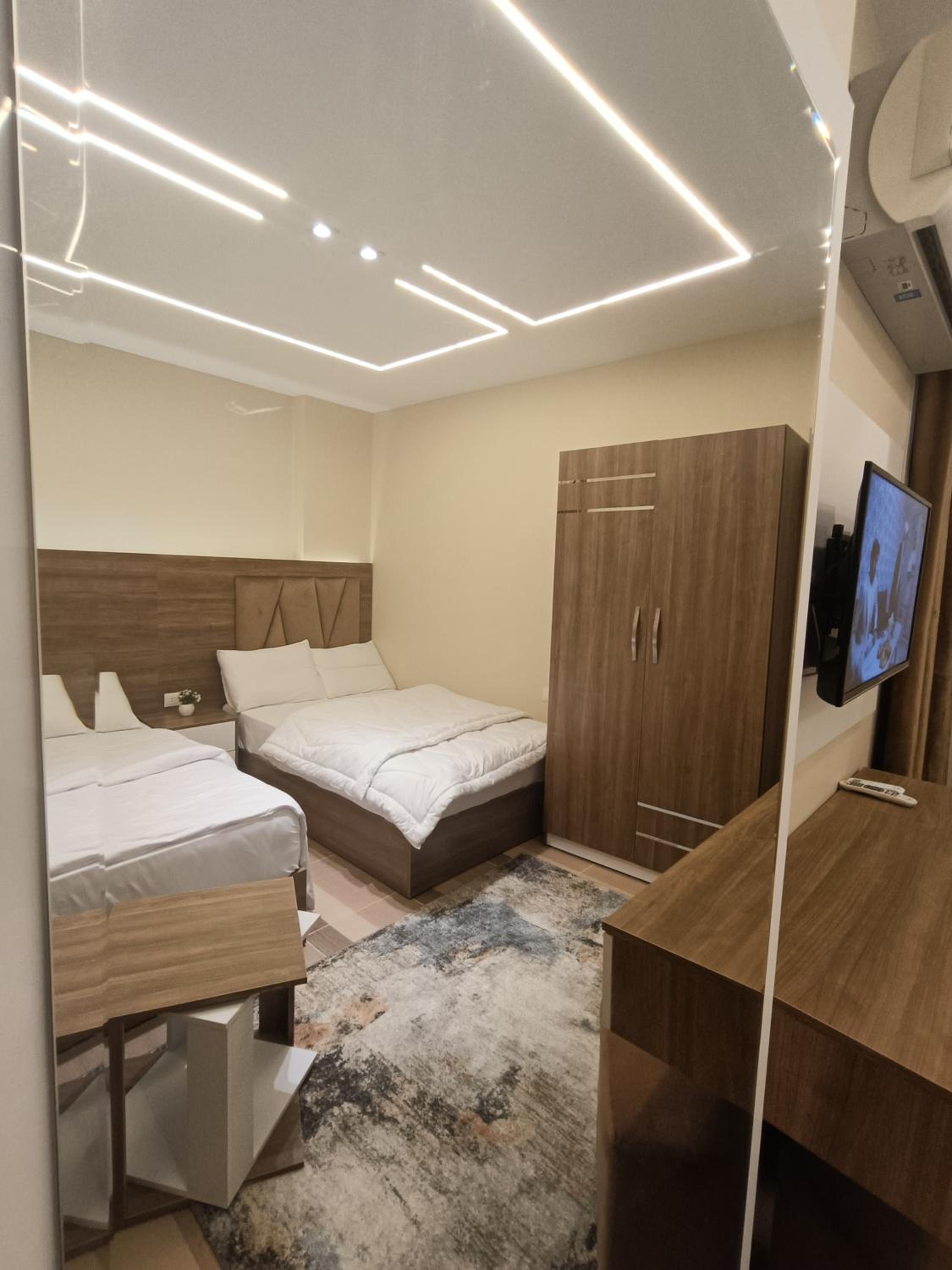 Discover pyramids inn