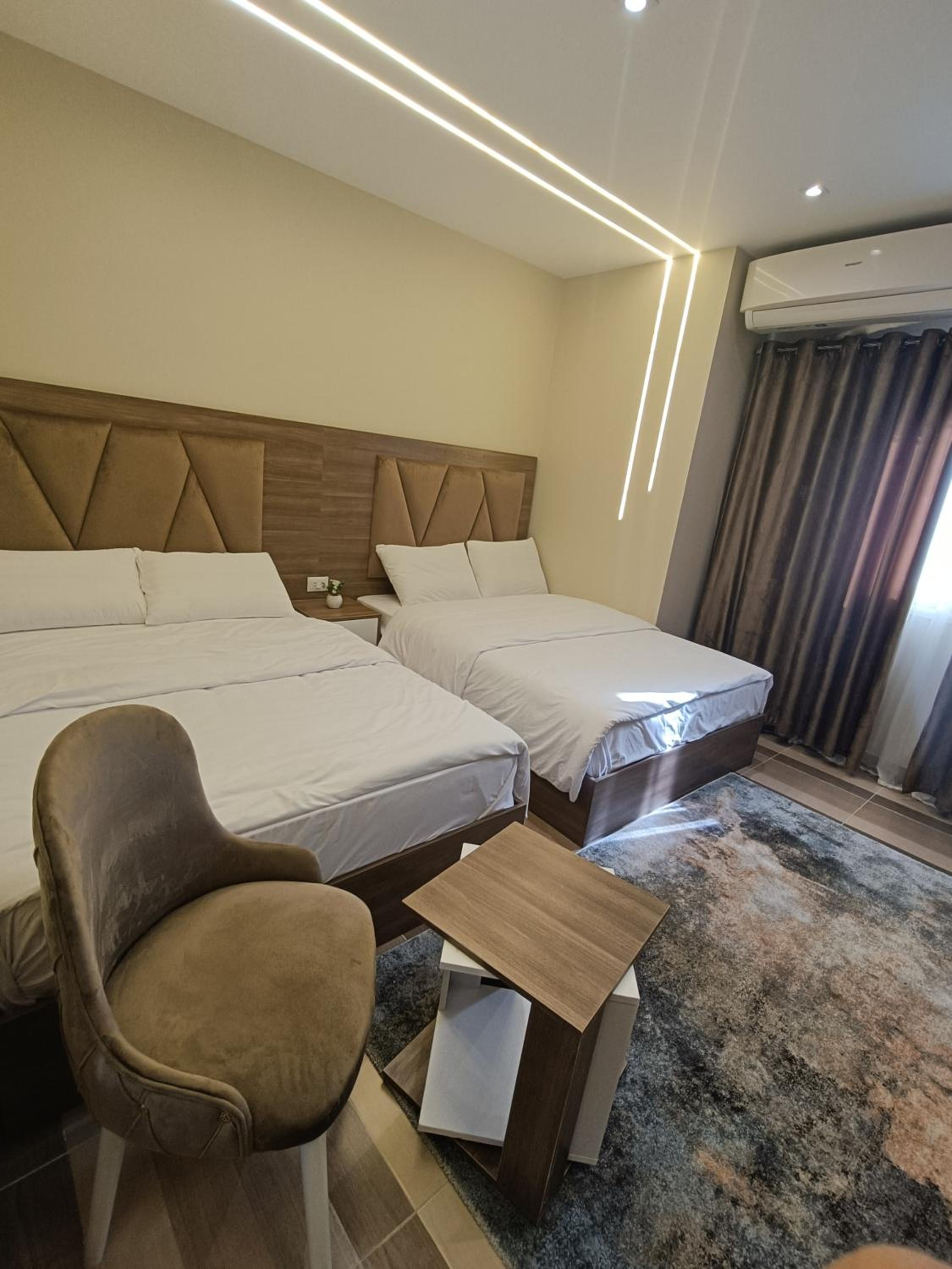 Discover pyramids inn