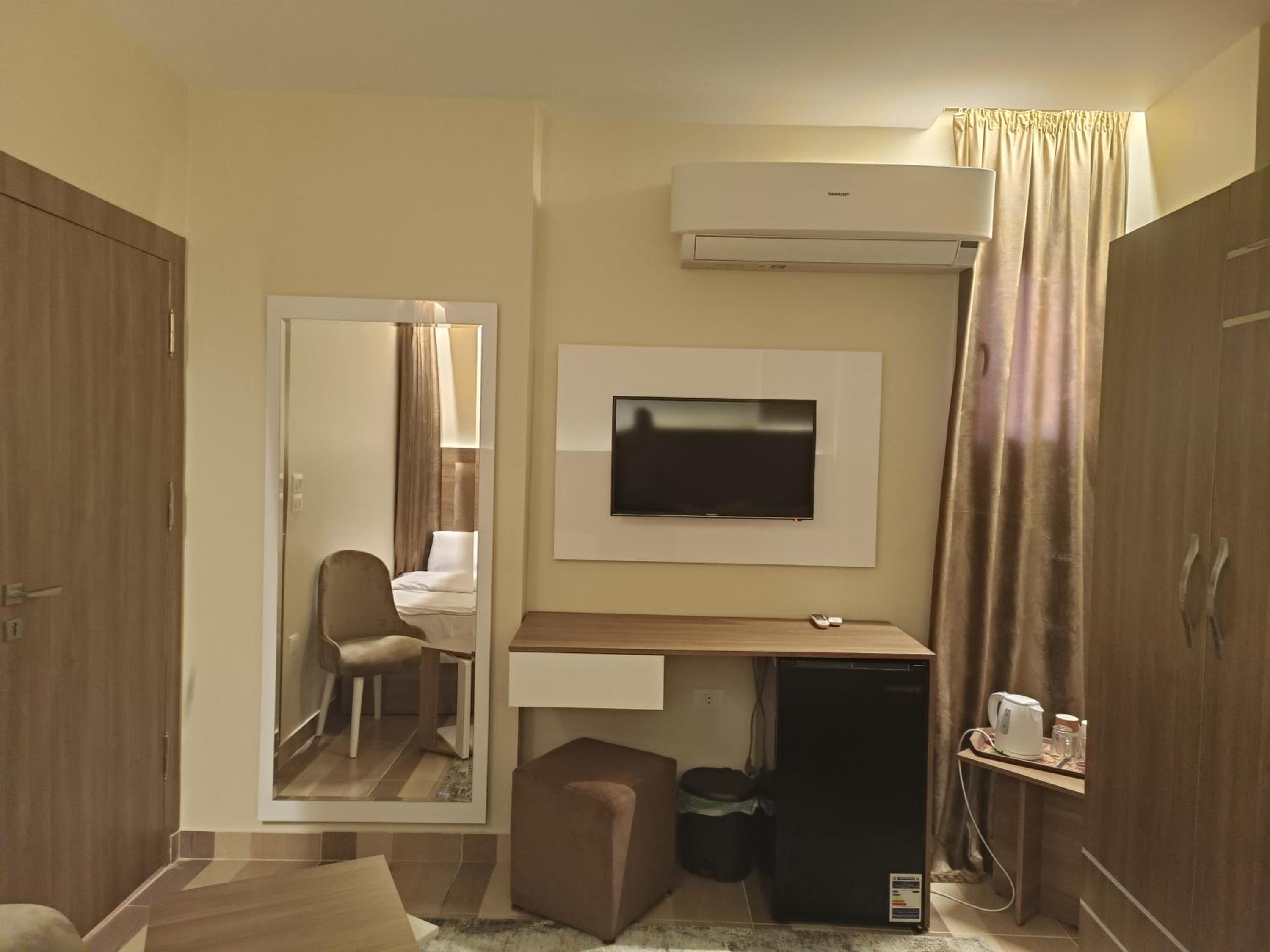 Discover pyramids inn