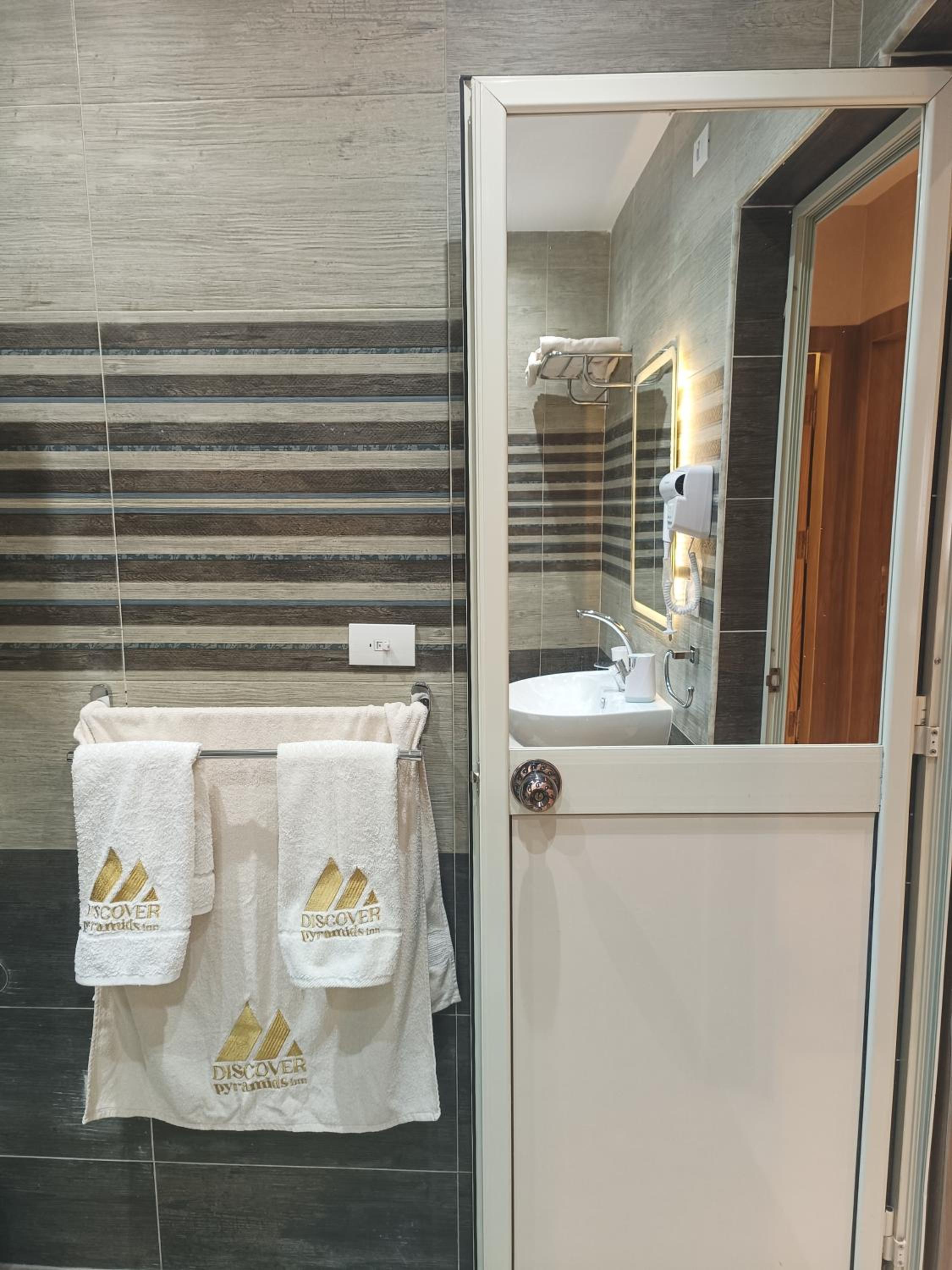 Discover pyramids inn