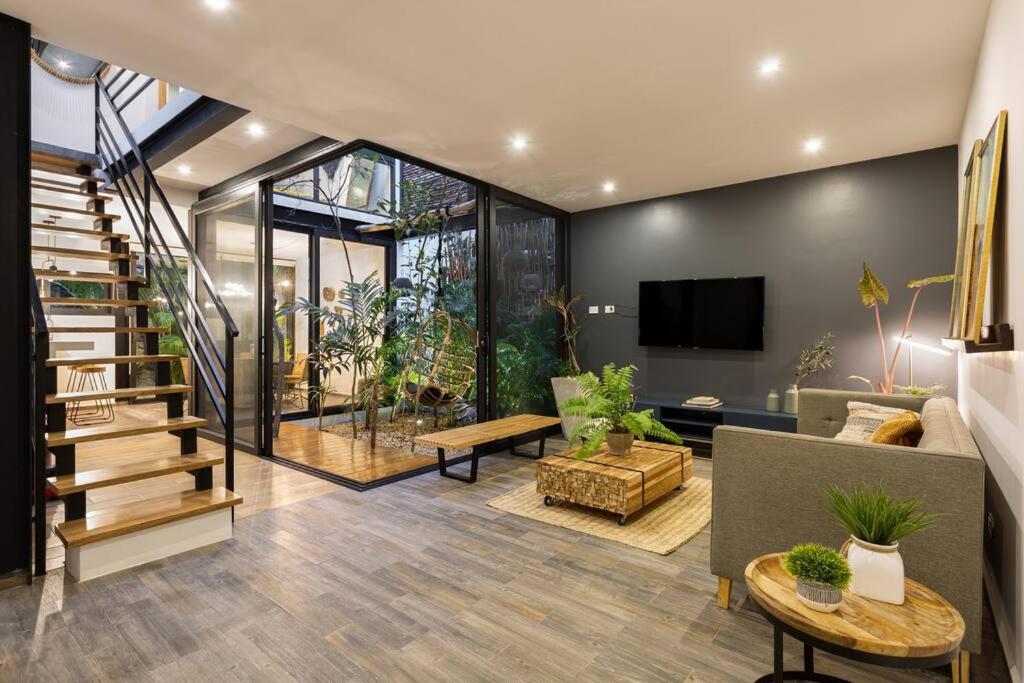 Chic Townhouse With Private Pool And Rooftop View view 5
