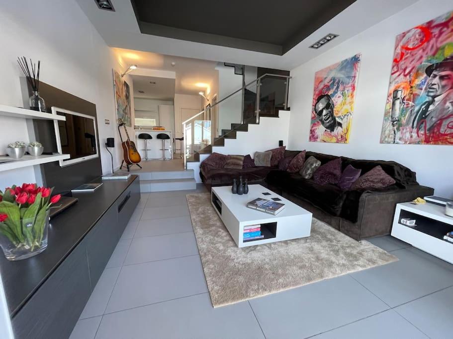 Luxury, Boutique Two-Bedroom Modern Townhouse with Golf Views