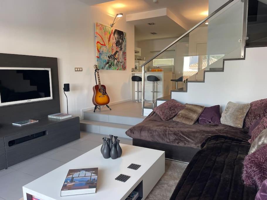Luxury, Boutique Two-Bedroom Modern Townhouse with Golf Views