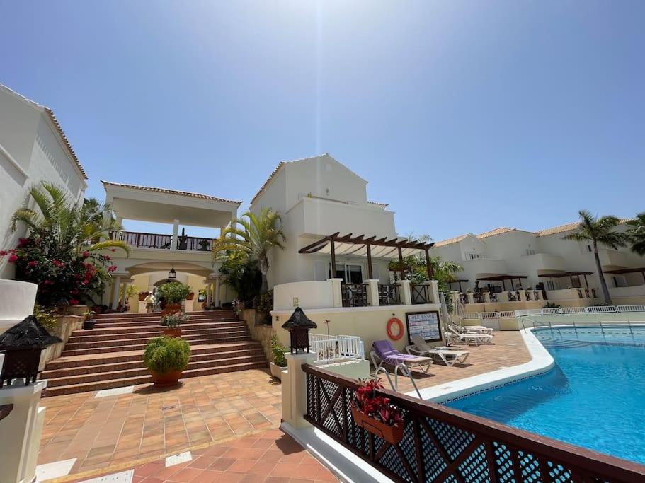 Luxury, Boutique Two-Bedroom Modern Townhouse with Golf Views