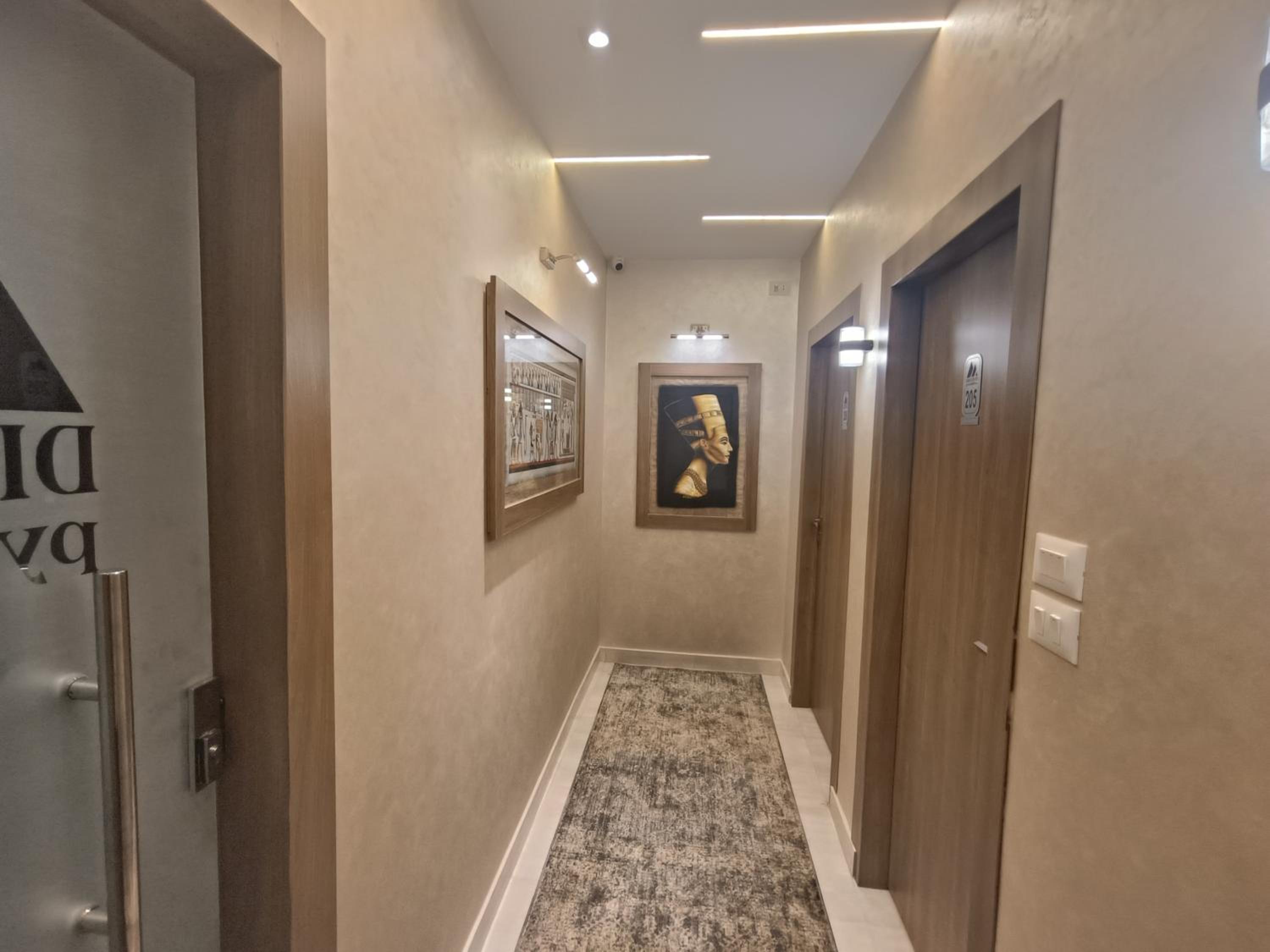 Discover pyramids inn