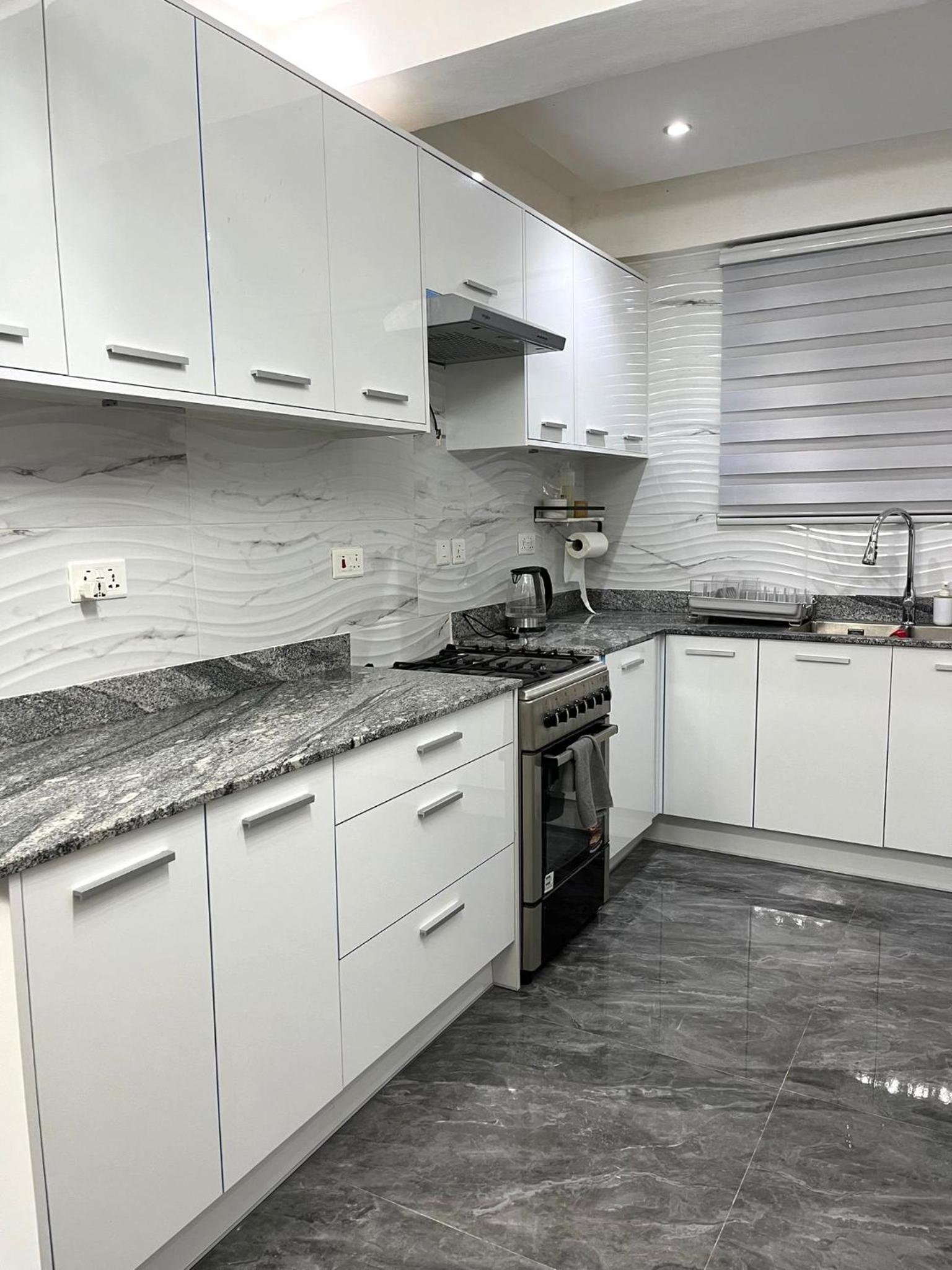 Luxury Apartment with Pool, McCarthy hill view 5