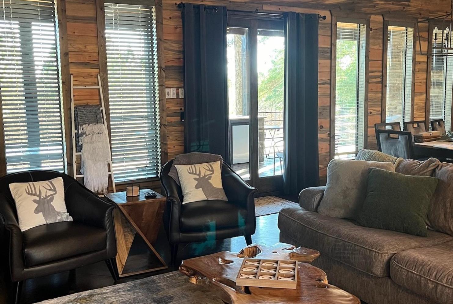 Infinity Views-Luxury, Game Room, Hot tub, Firepit, Sleeps 20 view 3