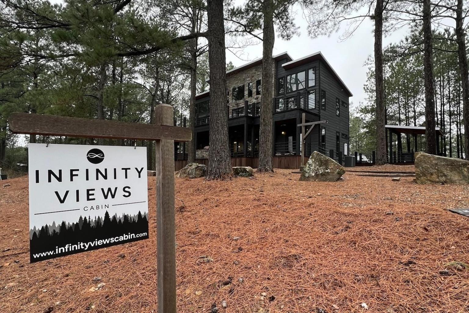 Infinity Views-Luxury, Game Room, Hot tub, Firepit, Sleeps 20 view 4