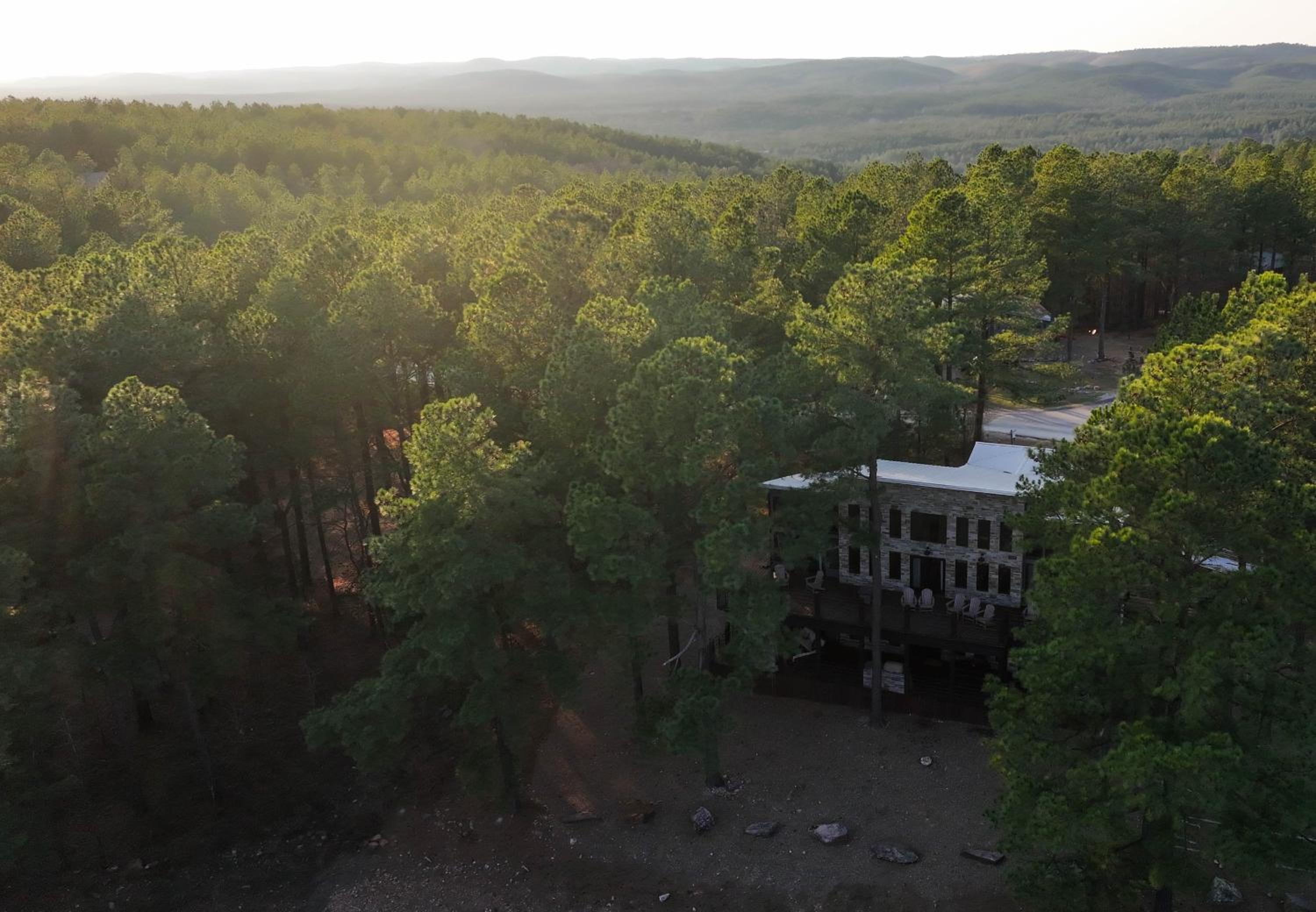 Hotel Infinity Views-Luxury, Game Room, Hot tub, Firepit, Sleeps 20 - Image 1