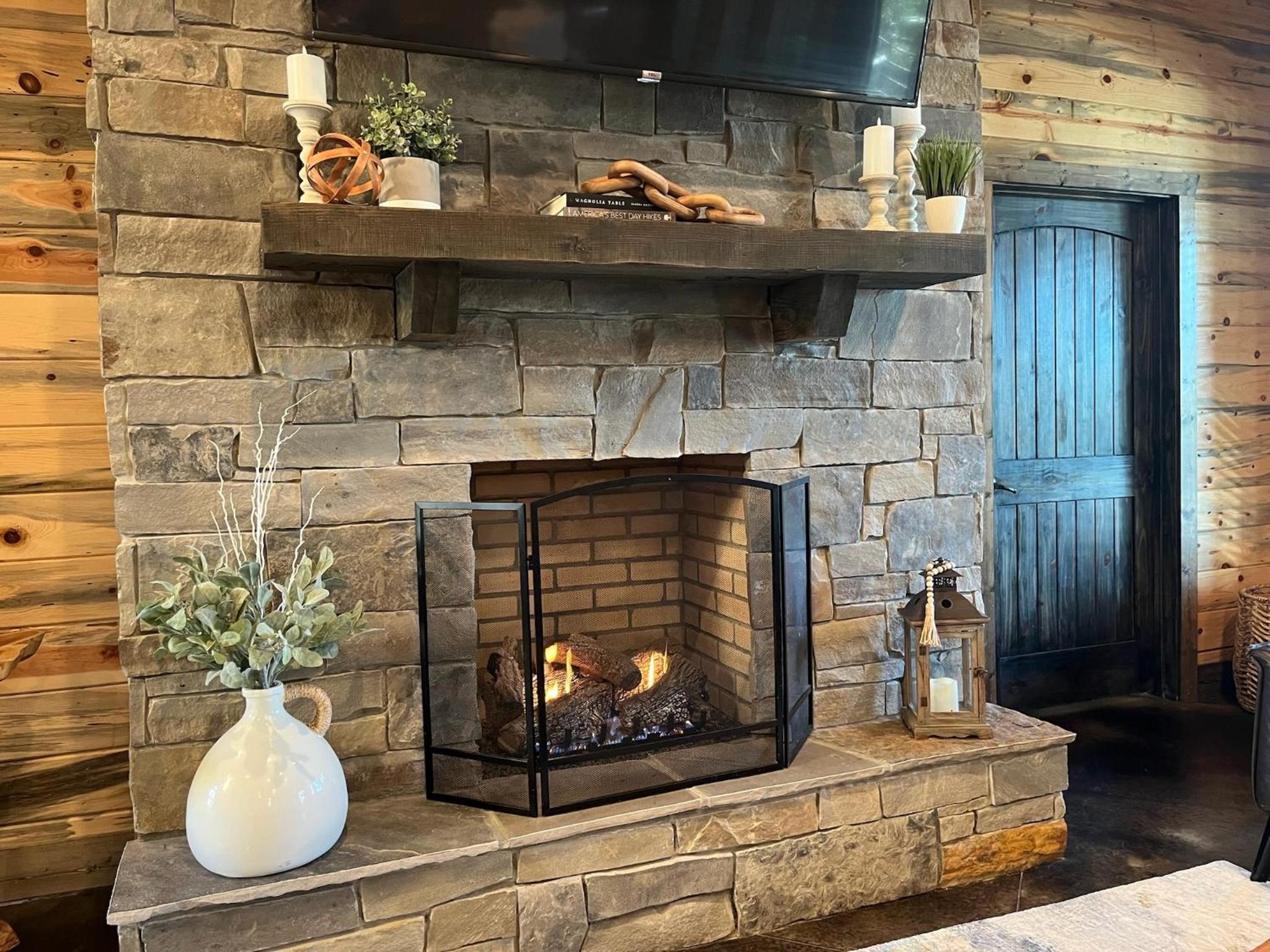 Infinity Views-Luxury, Game Room, Hot tub, Firepit, Sleeps 20 view 5