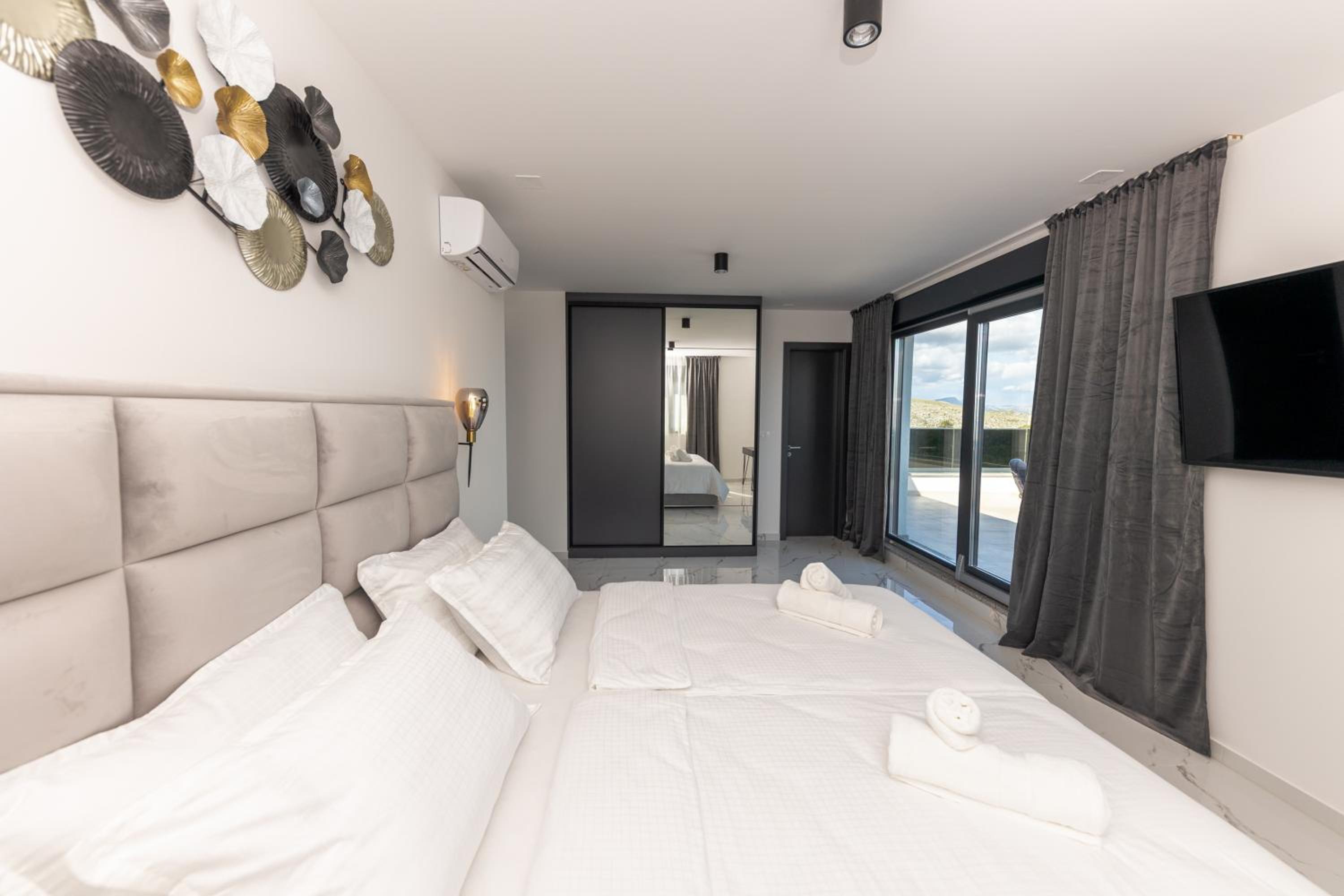 Villa Vista- heated swimming pool, close to Split and Trogir