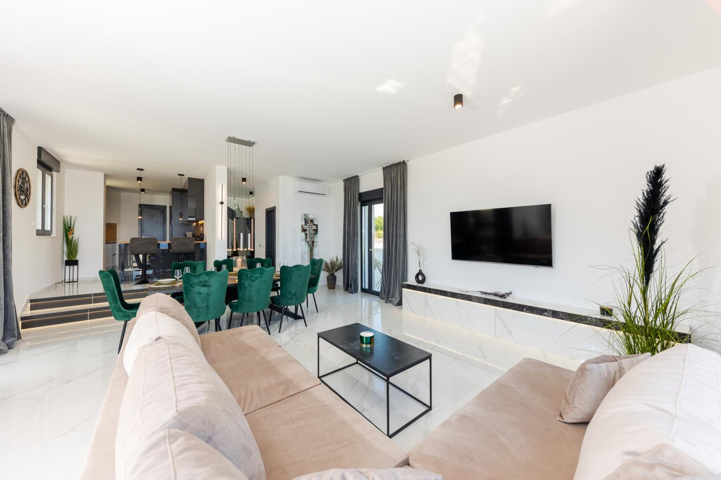 Villa Vista- heated swimming pool, close to Split and Trogir