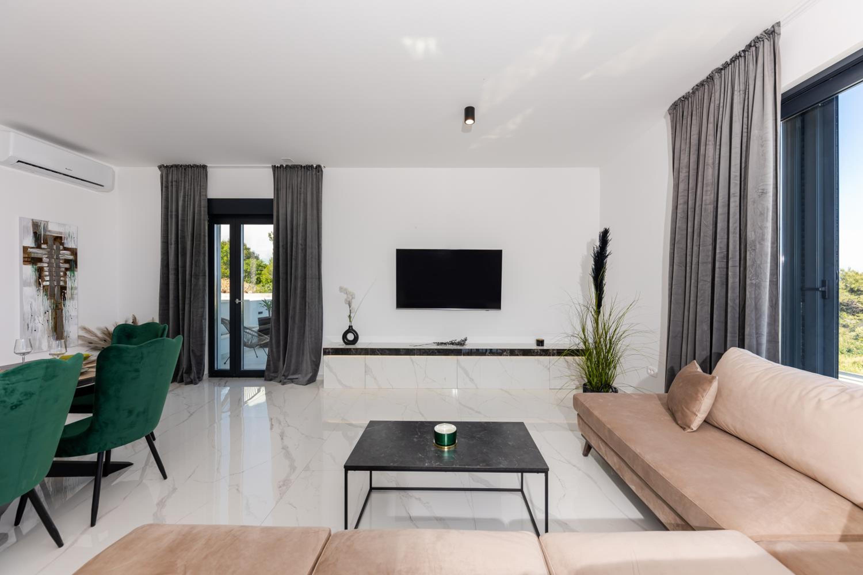 Villa Vista- heated swimming pool, close to Split and Trogir