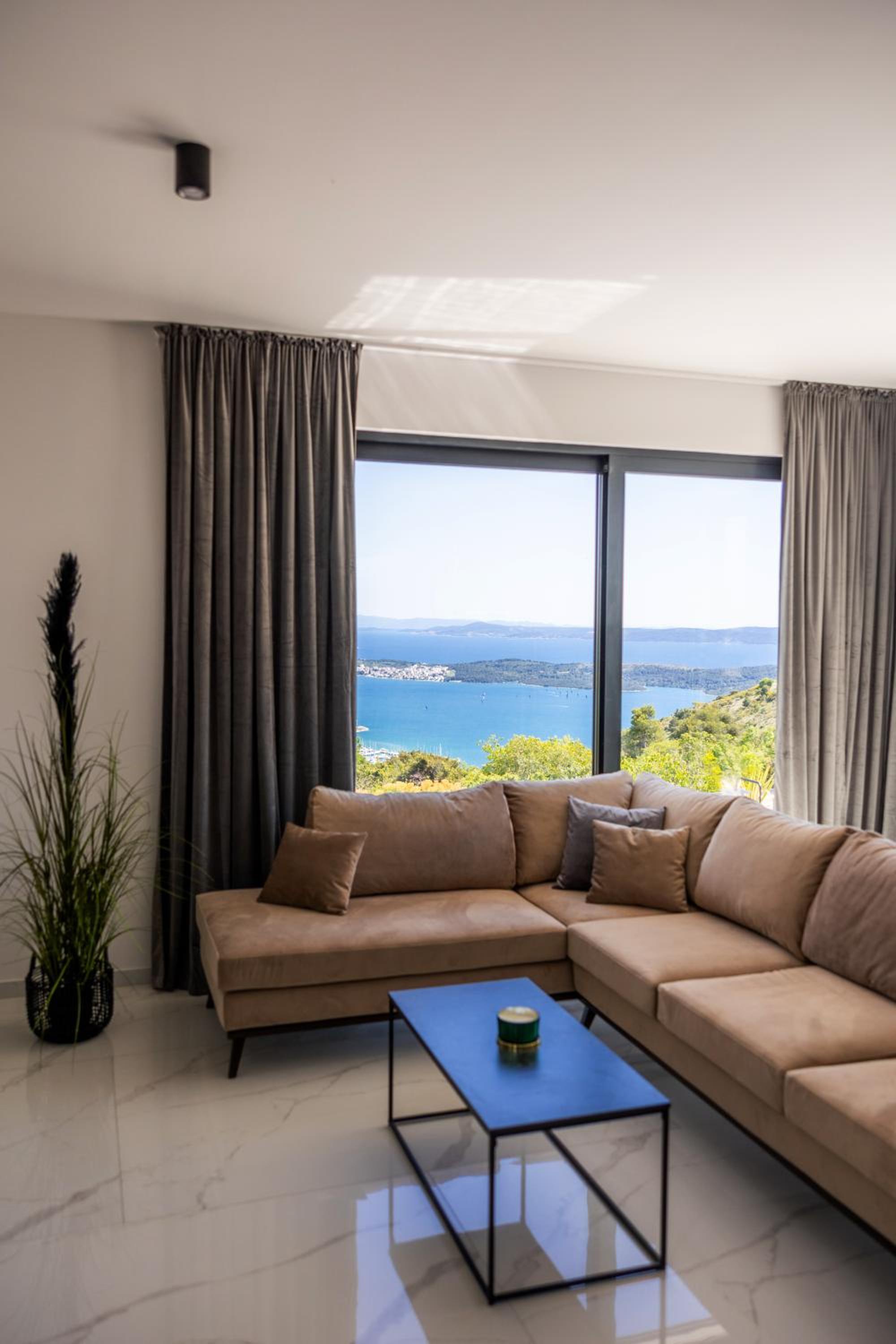 Villa Vista- heated swimming pool, close to Split and Trogir