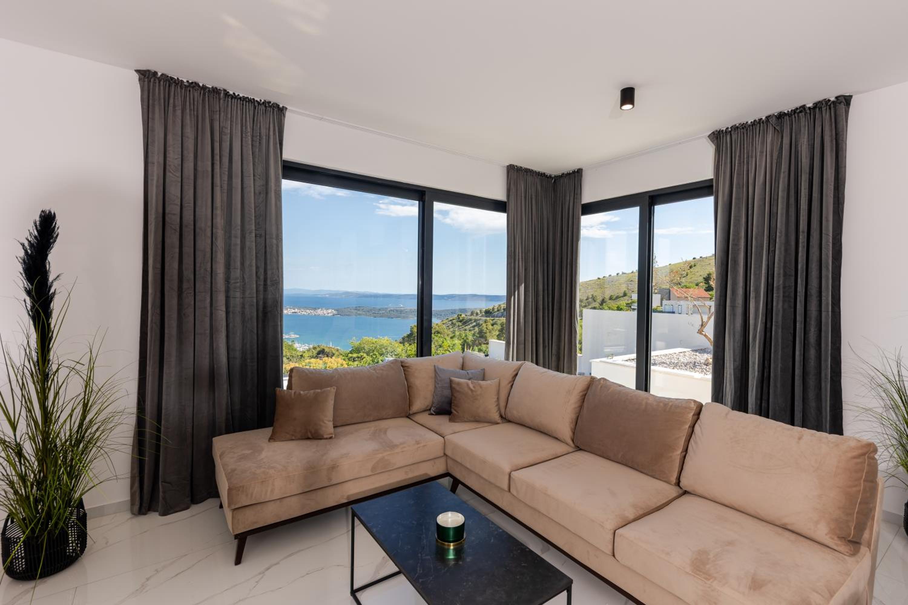 Villa Vista- heated swimming pool, close to Split and Trogir