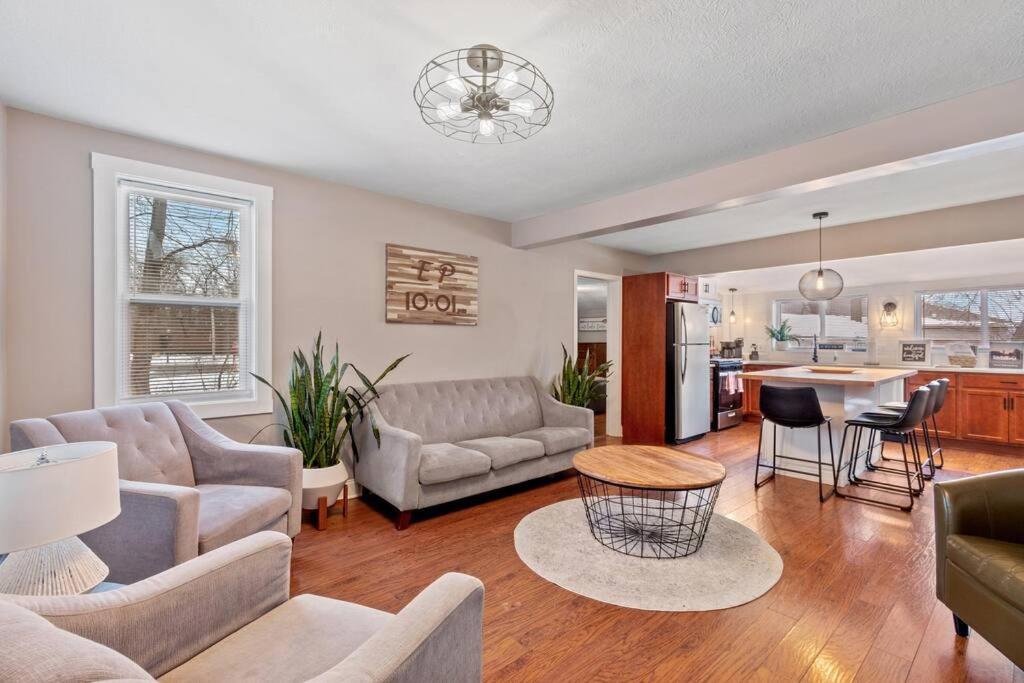 Charming PLX Cottage-LAKE VIEW view 5