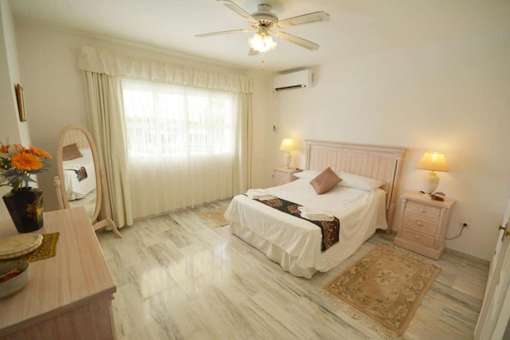 Large 7 Bedroom villa in sierrrezuela heated pool