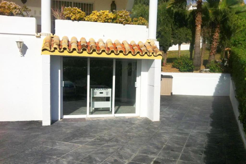 Large 7 Bedroom villa in sierrrezuela heated pool