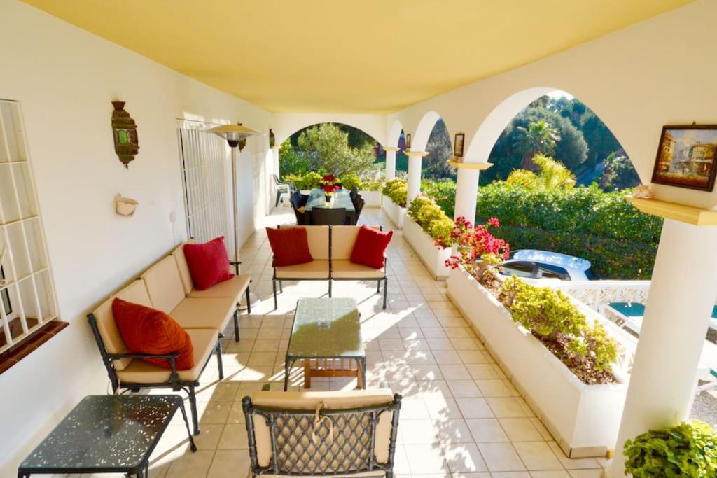 Large 7 Bedroom villa in sierrrezuela heated pool