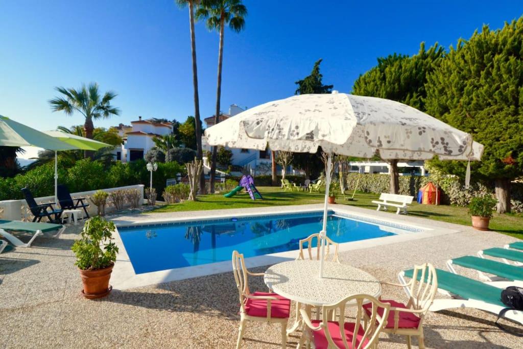 Large 7 Bedroom villa in sierrrezuela heated pool