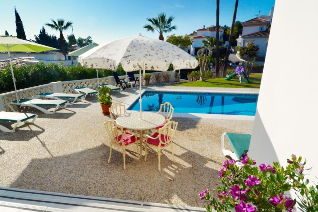 Large 7 Bedroom villa in sierrrezuela heated pool