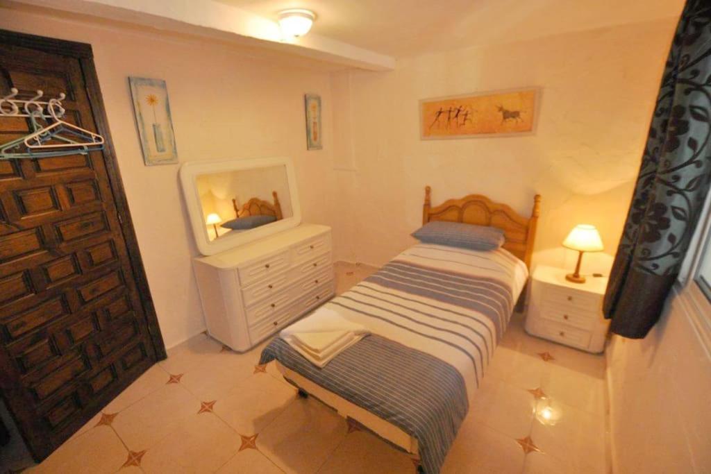 Large 7 Bedroom villa in sierrrezuela heated pool