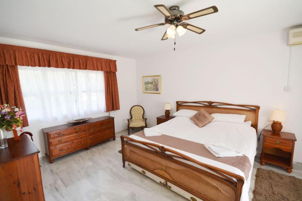 Large 7 Bedroom villa in sierrrezuela heated pool