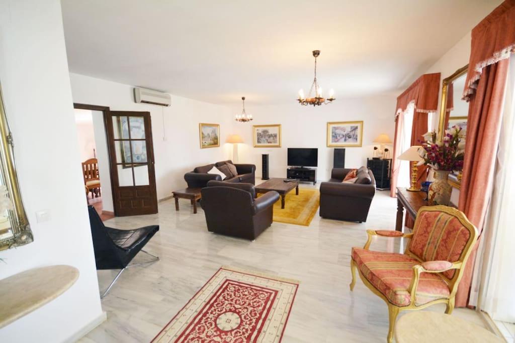 Large 7 Bedroom villa in sierrrezuela heated pool