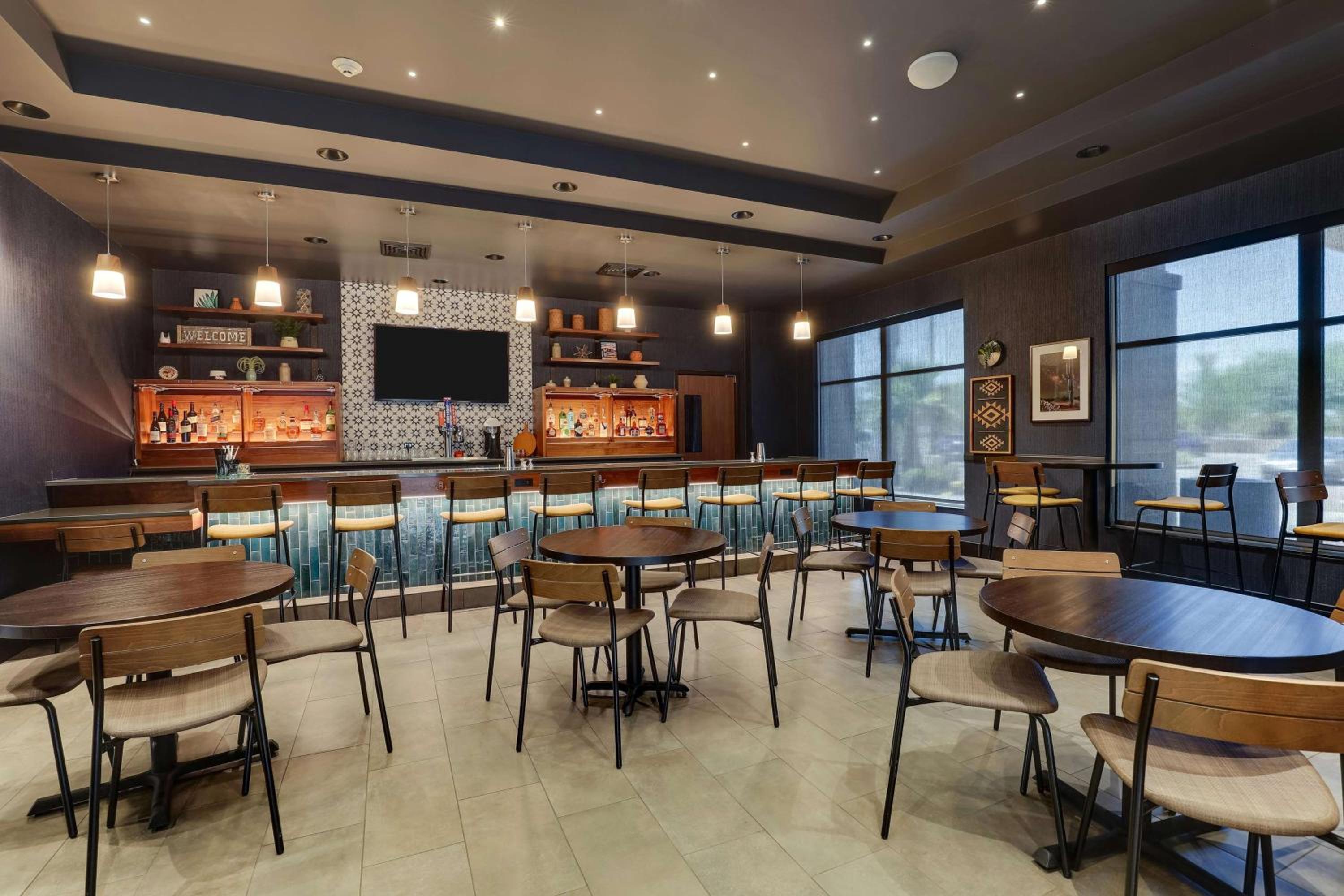 Drury Inn  Suites Phoenix Chandler Fashion Center - Property Image 9