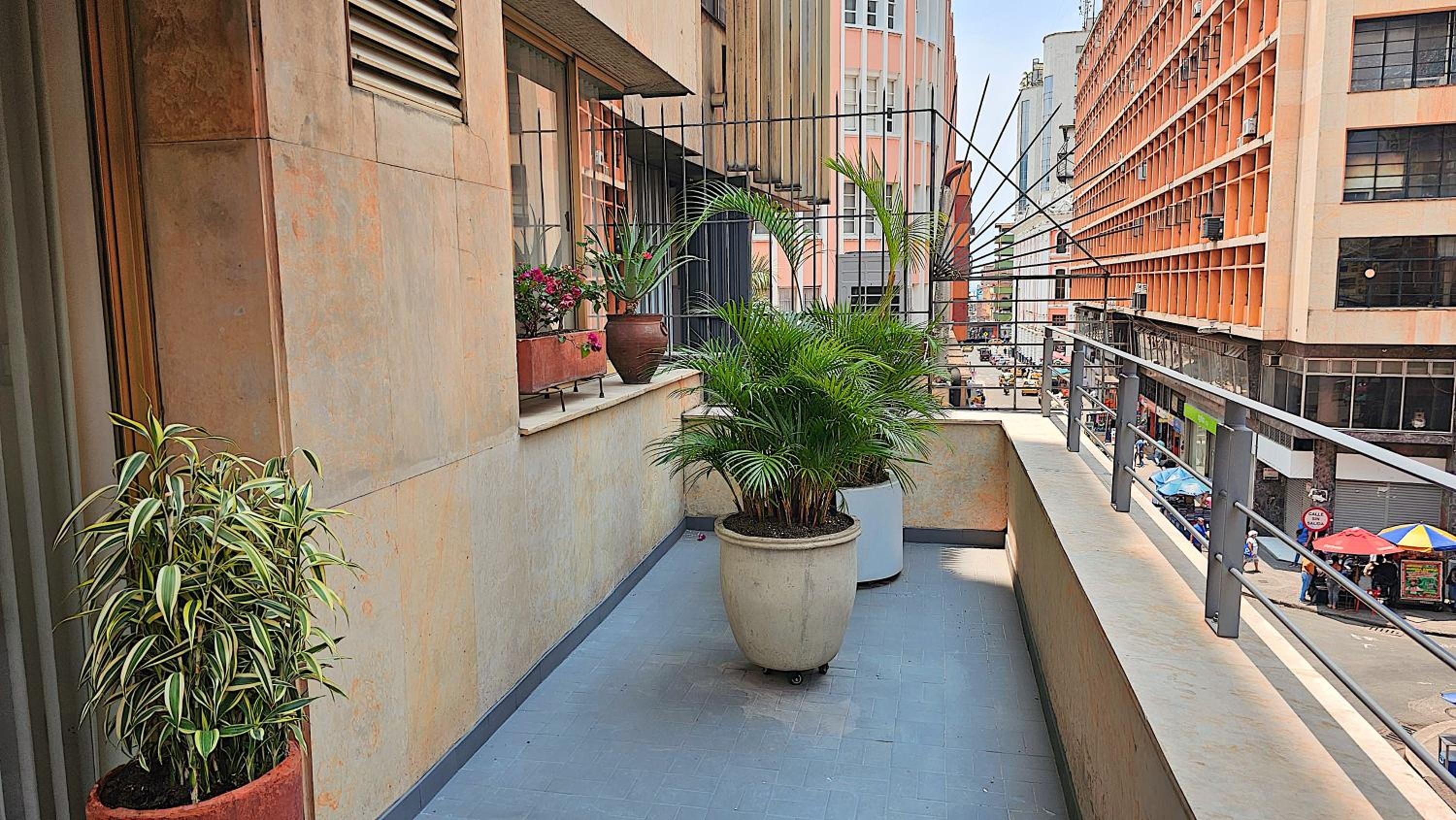 Apto con terraza privada junto al Bulevar del Rio y Calle del Sabor